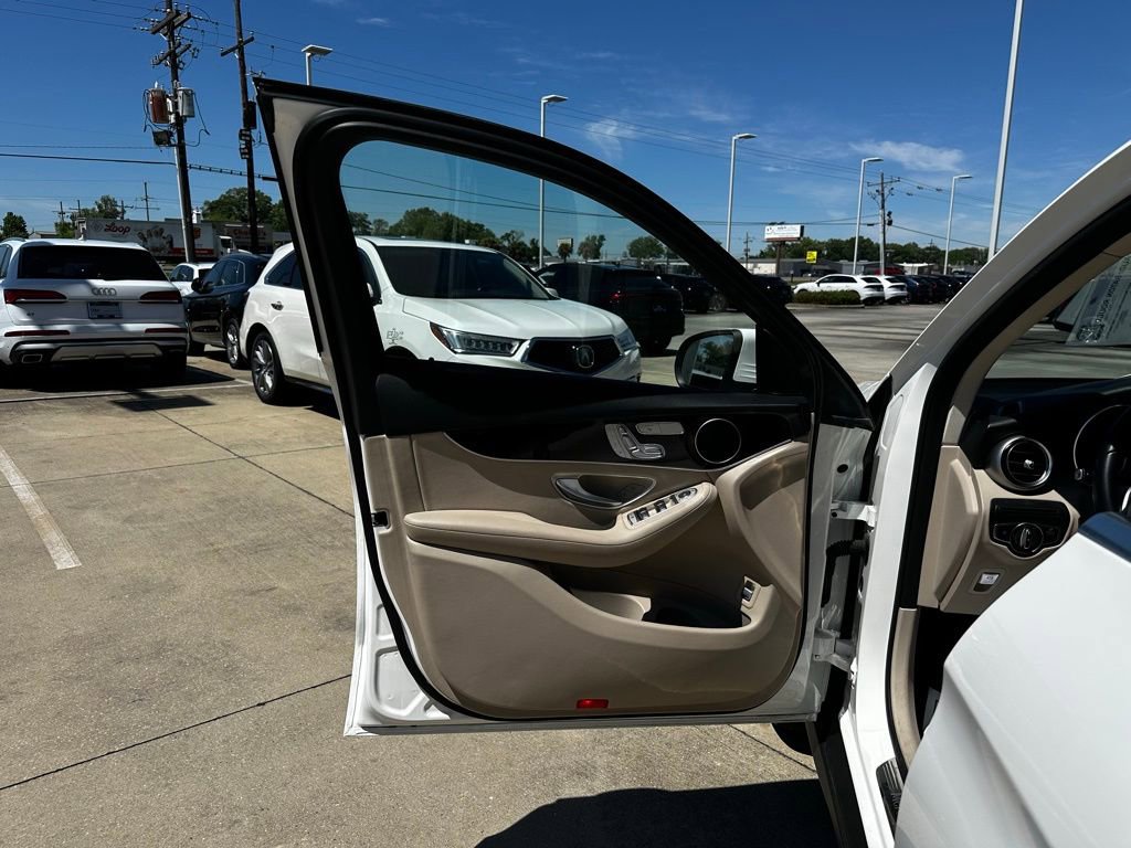 Used 2022 Mercedes-Benz GLC 300 4MATIC image 11