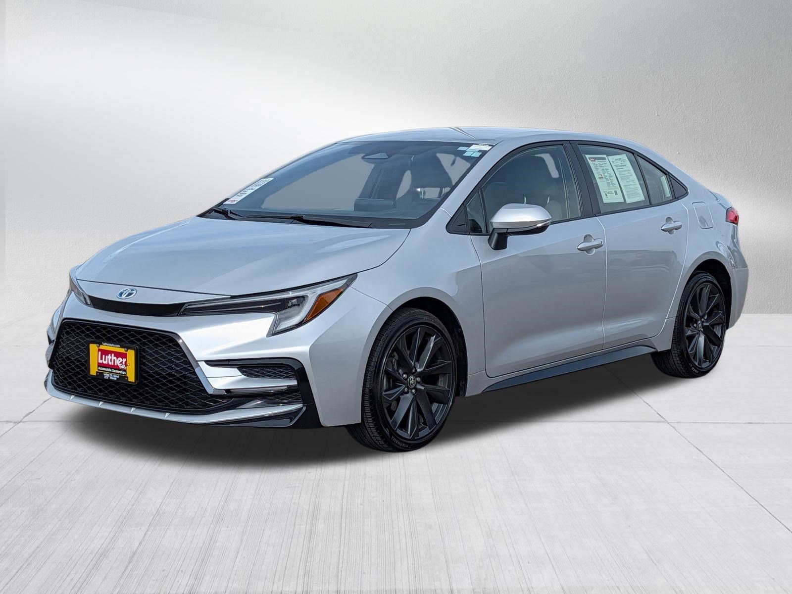 Used 2024 Toyota Corolla SE image 3