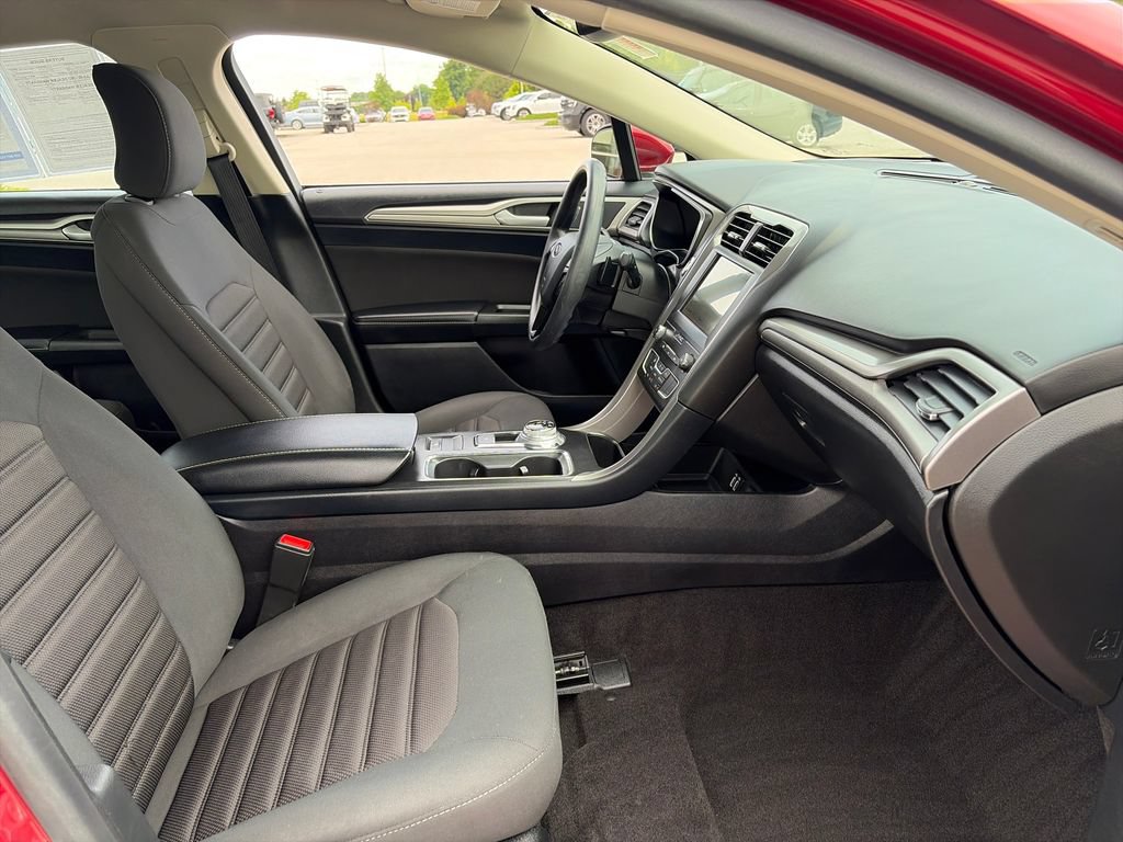 Used 2019 Ford Fusion SE FWD image 11
