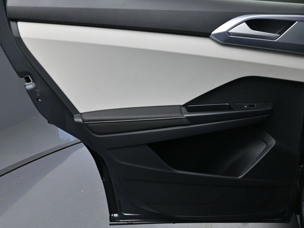 New 2025 Volkswagen Taos SE image 26