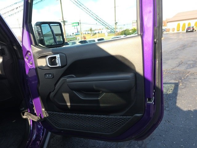 Used 2023 Jeep Wrangler Unlimited w/ Sun & Screen Package image 40