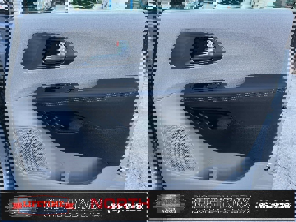 Used 2024 Chrysler Pacifica Touring-L image 30