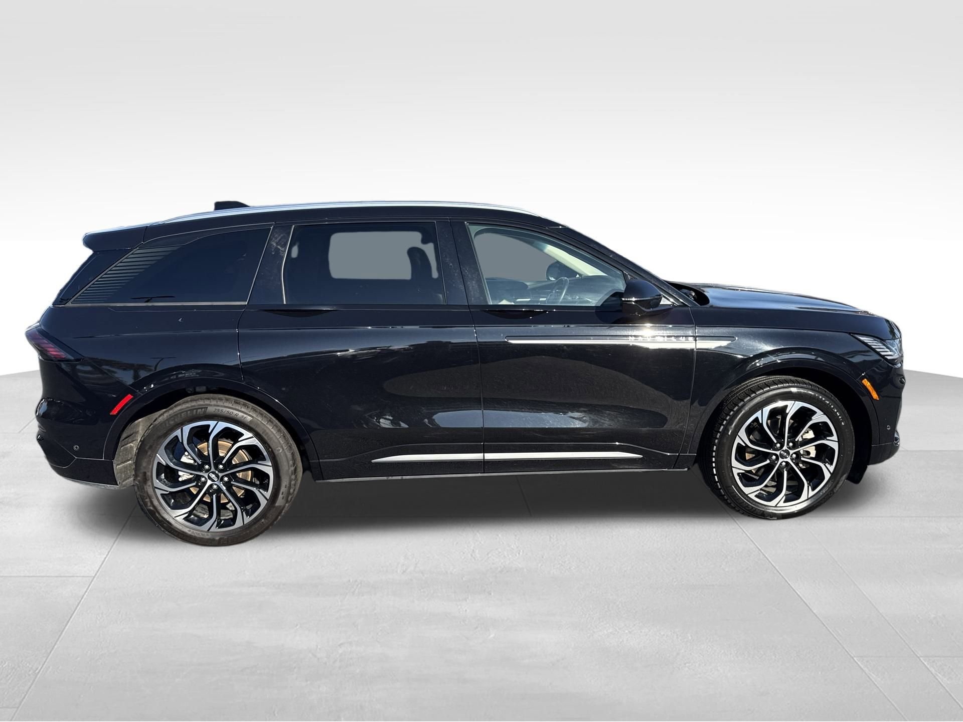 Used 2024 Lincoln Nautilus Reserve image 13