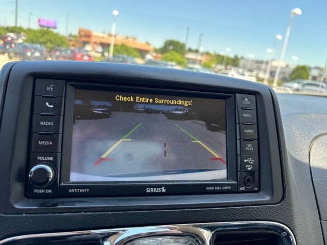 Used 2014 Chrysler Town & Country Touring FWD image 16
