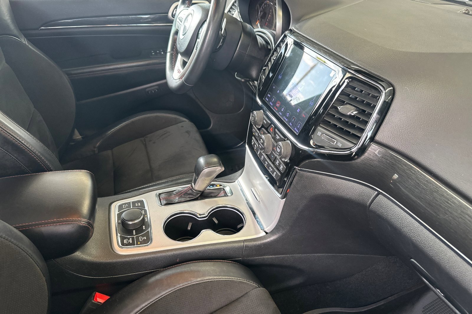 Used 2019 Jeep Grand Cherokee Trailhawk AWD/4WD image 15