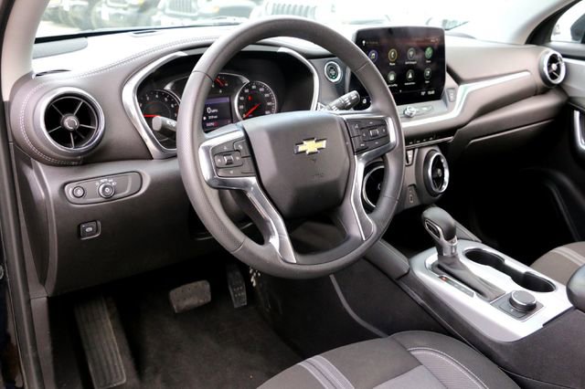 Used 2023 Chevrolet Blazer LT FWD image 9