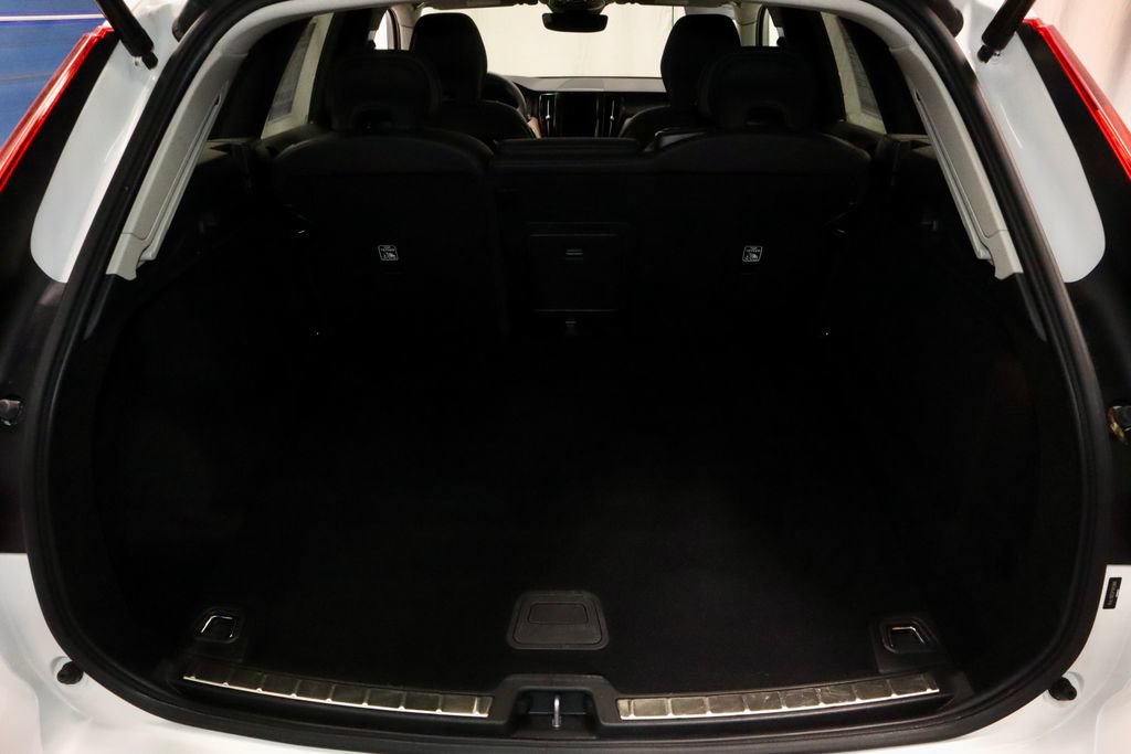Used 2023 Volvo XC60 B5 Plus AWD/4WD image 18