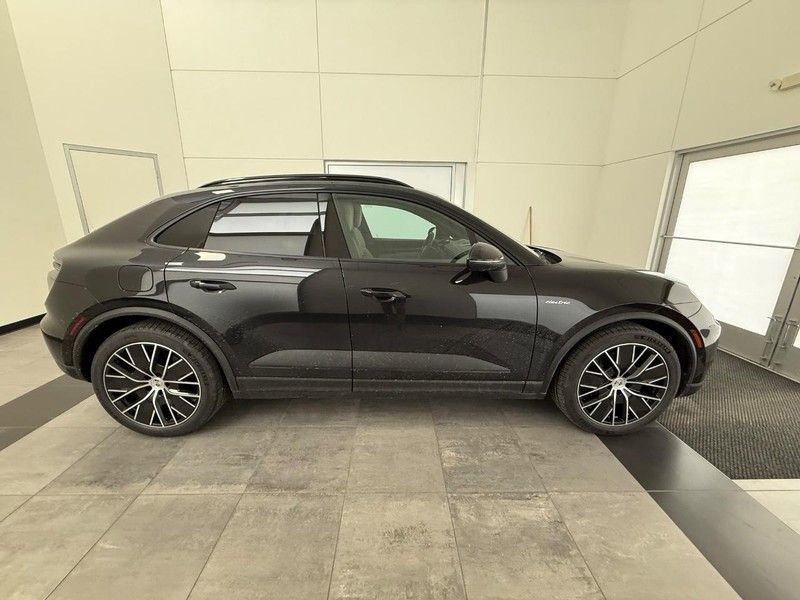 New 2026 Porsche Macan 4 Electric AWD/4WD image 9