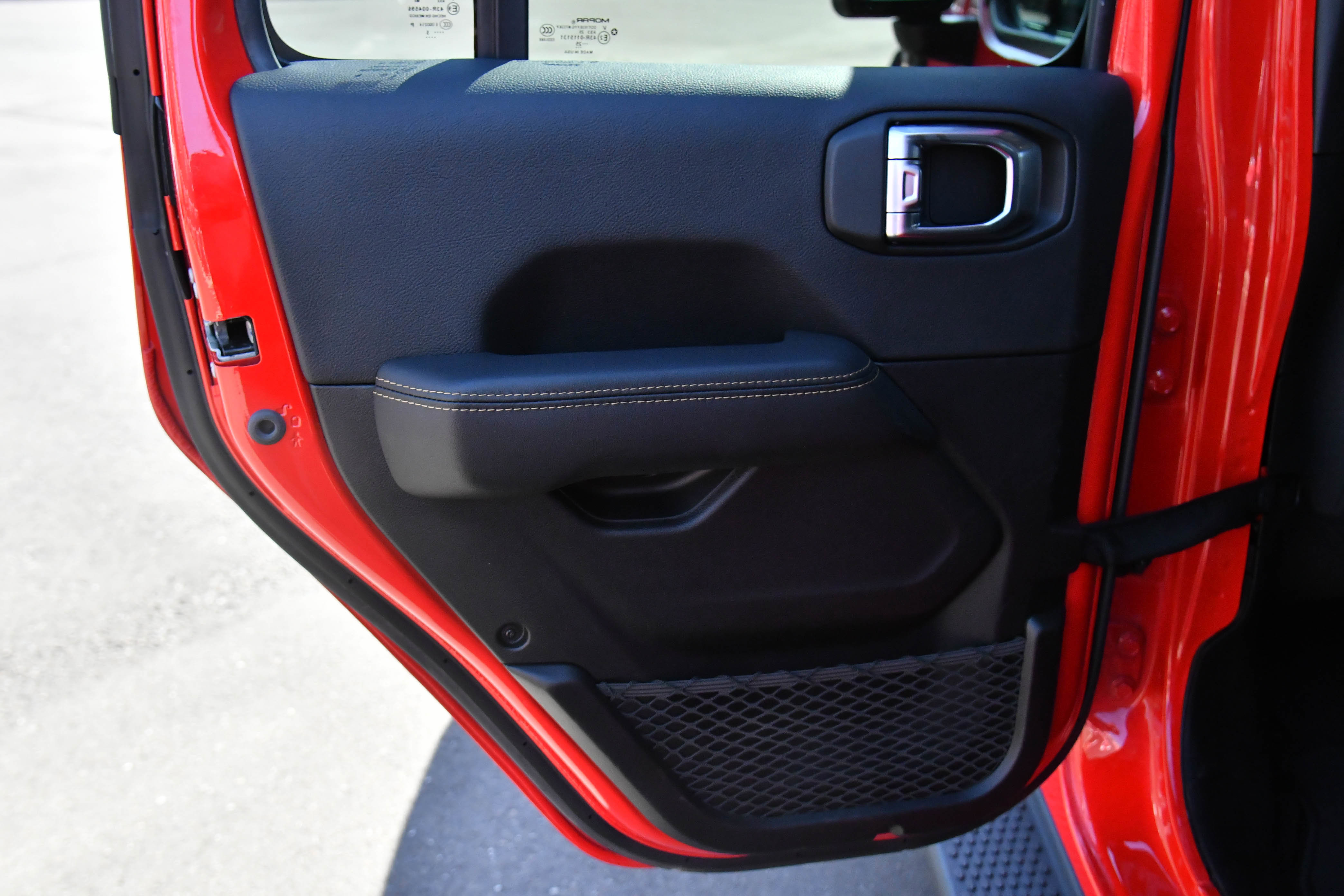 Used 2025 Jeep Wrangler Sahara image 37