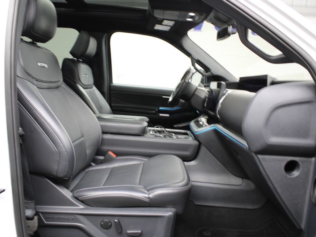 Used 2025 Ford Expedition Max Platinum w/ Stealth Appearance Package AWD/4WD image 38
