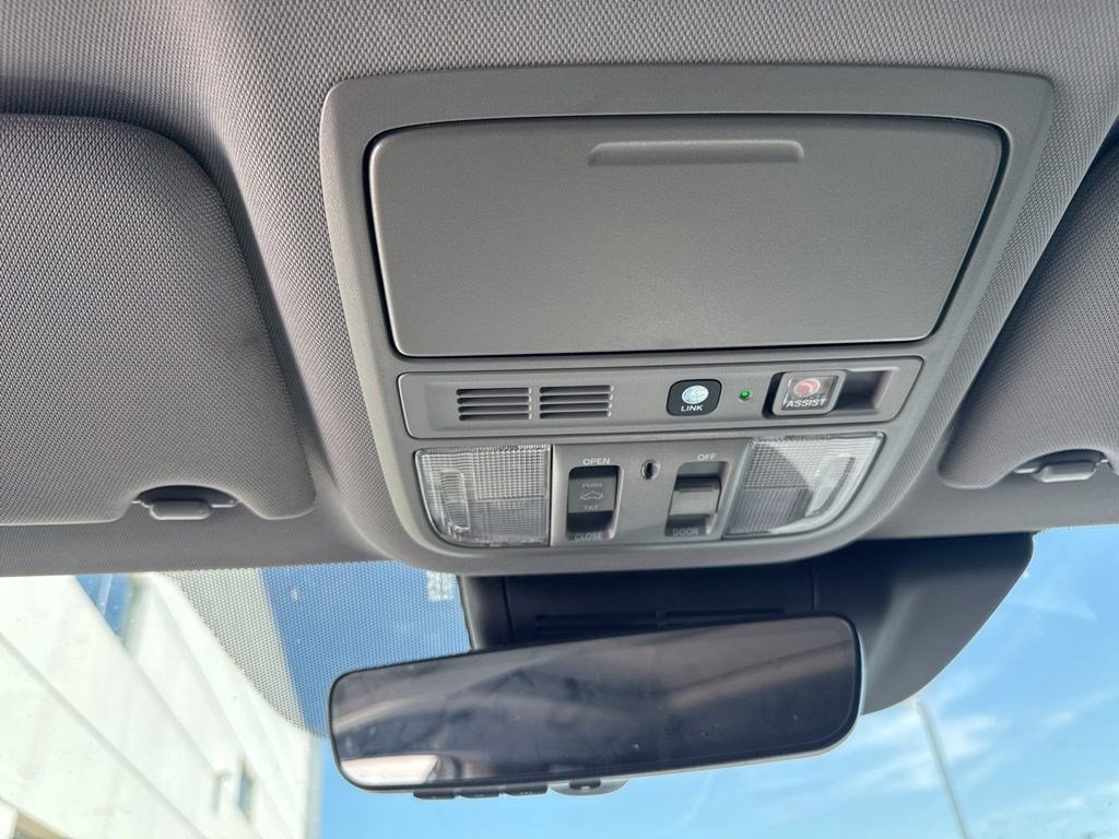 Used 2018 Honda Accord Touring image 24