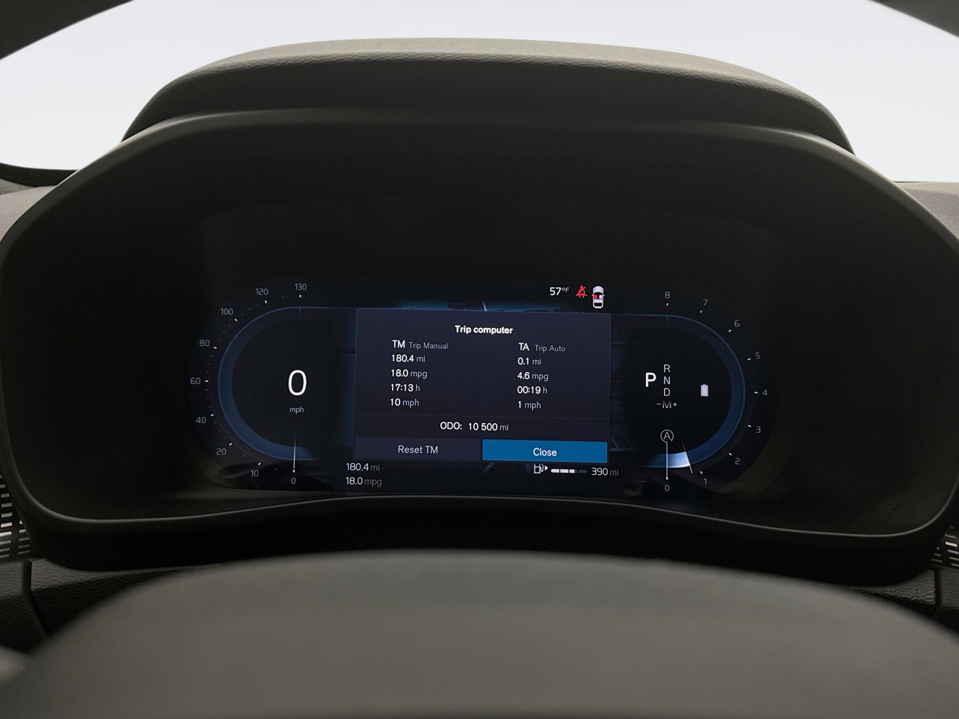 Used 2025 Volvo XC40 B5 Plus AWD/4WD image 9