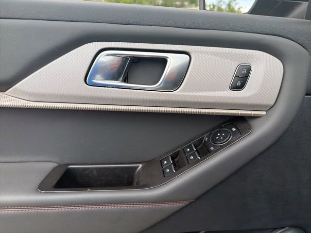 Used 2025 Ford Explorer Active w/ Active Comfort Package image 7
