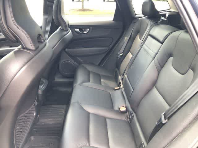 Used 2021 Volvo XC60 T5 Momentum w/ Premium Package AWD/4WD image 17