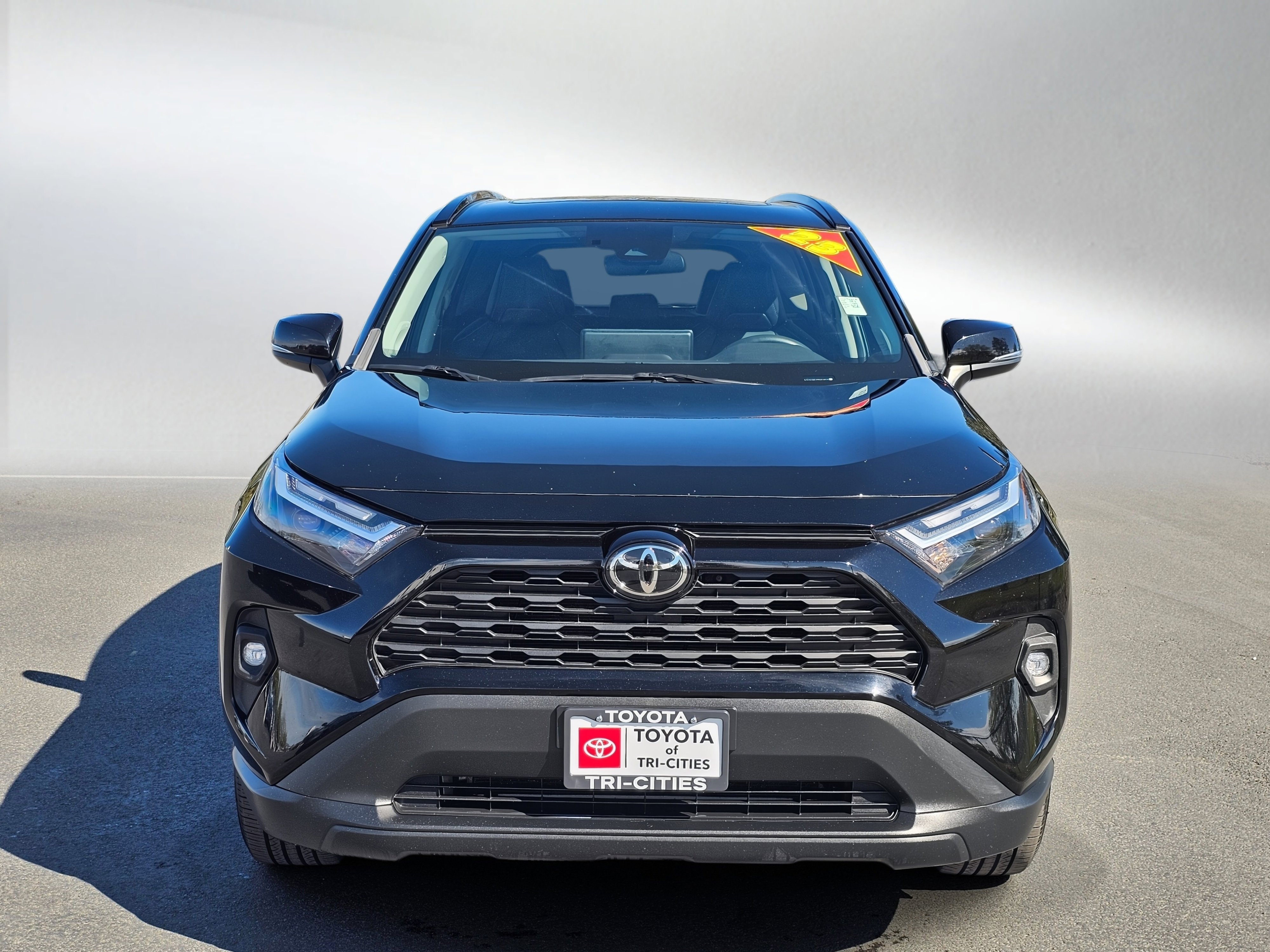 Used 2023 Toyota RAV4 XLE Premium image 8
