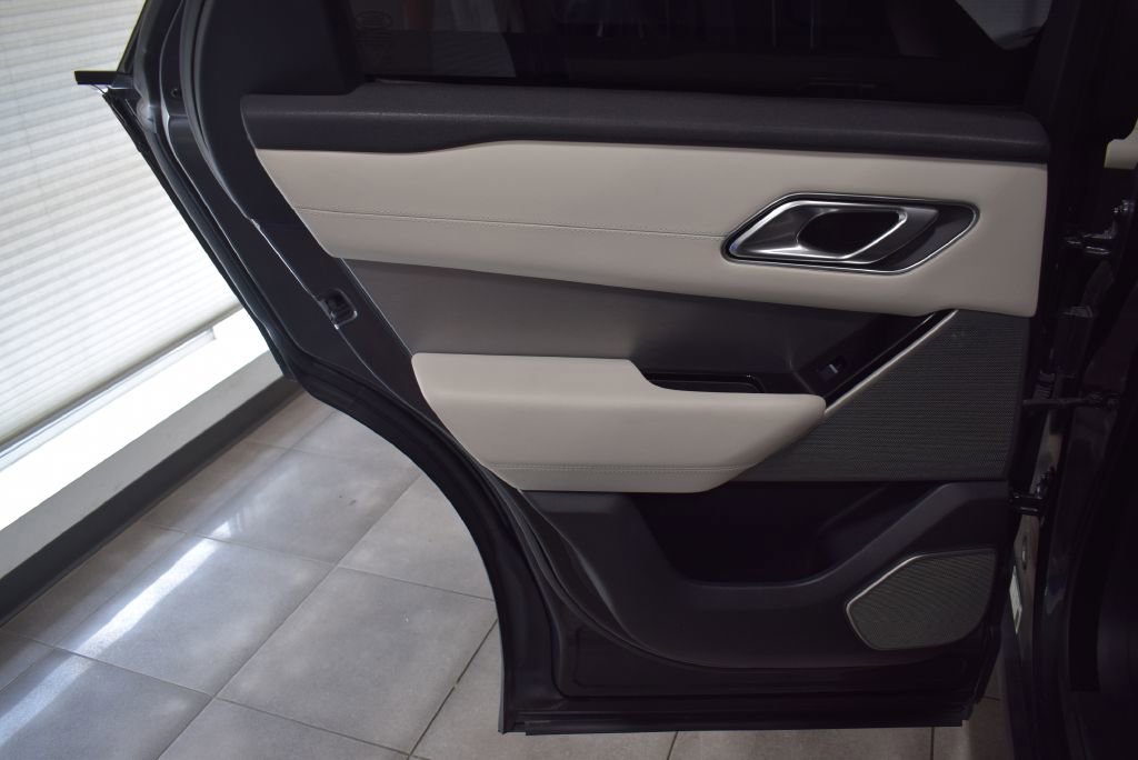 Used 2018 Land Rover Range Rover Velar R-Dynamic HSE image 13