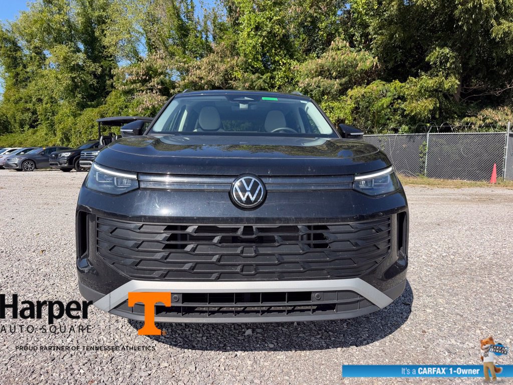 Used 2025 Volkswagen Tiguan SE w/ Panoramic Sunroof Package AWD/4WD image 8