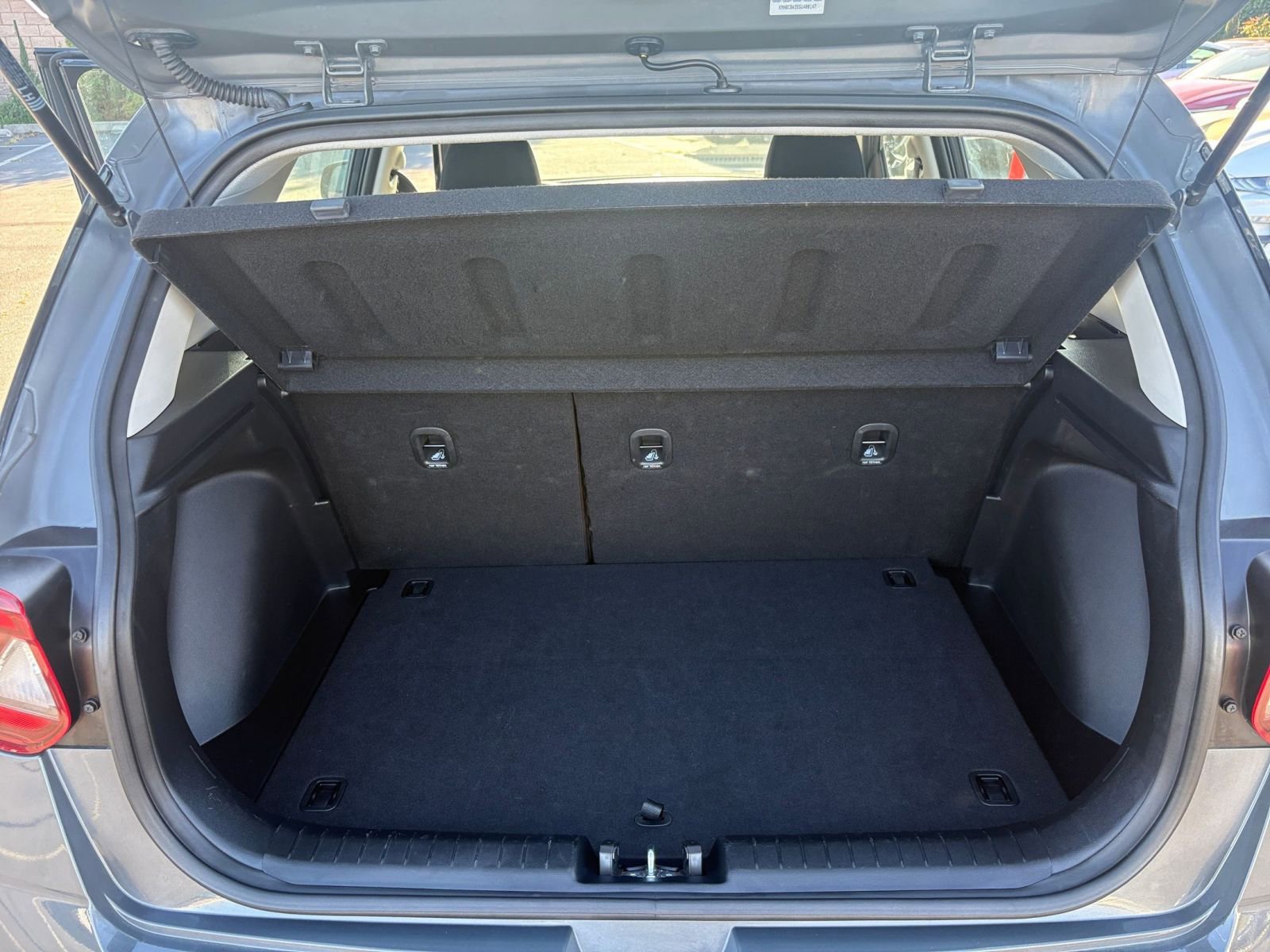 Used 2025 Hyundai Venue SEL image 31