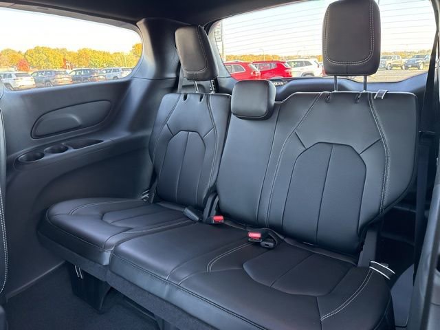 New 2026 Chrysler Pacifica Select image 13