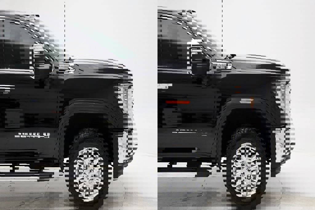 Used 2024 GMC Sierra 2500 SLT w/ SLT Premium Package image 4