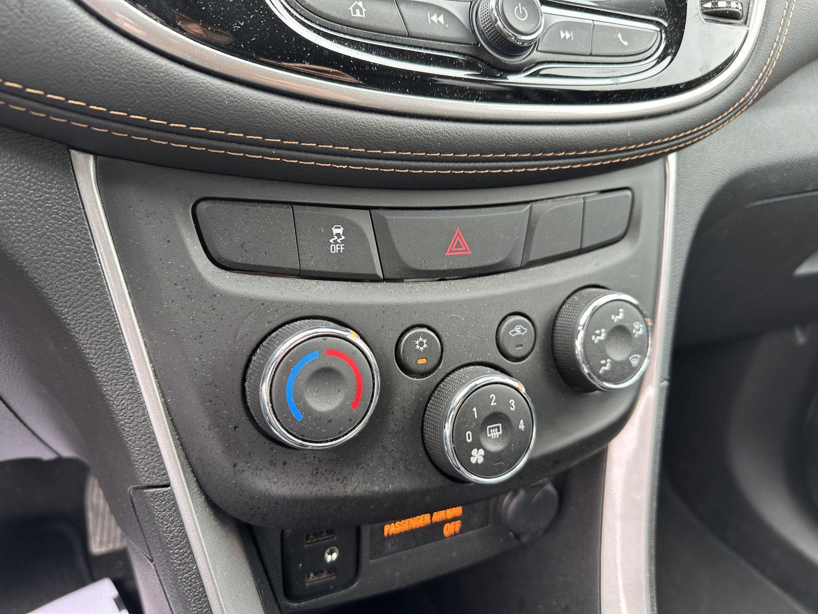 Used 2022 Chevrolet Trax LT w/ LT Convenience Package image 31