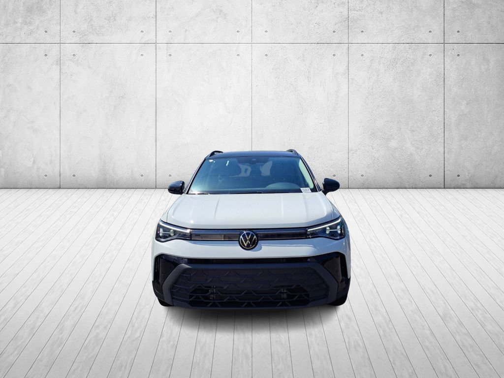 New 2025 Volkswagen Taos SE image 2
