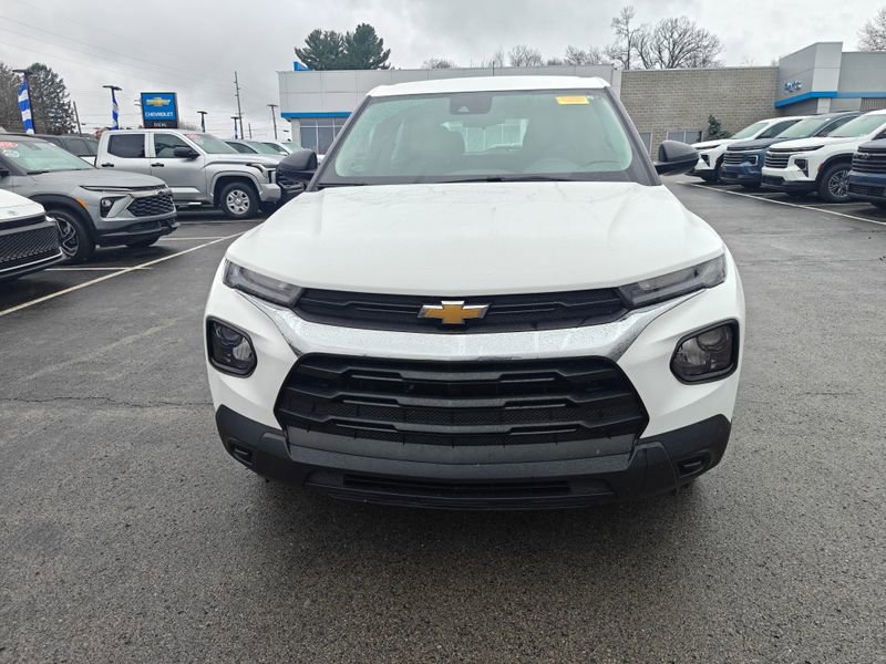 Used 2023 Chevrolet TrailBlazer LS image 2