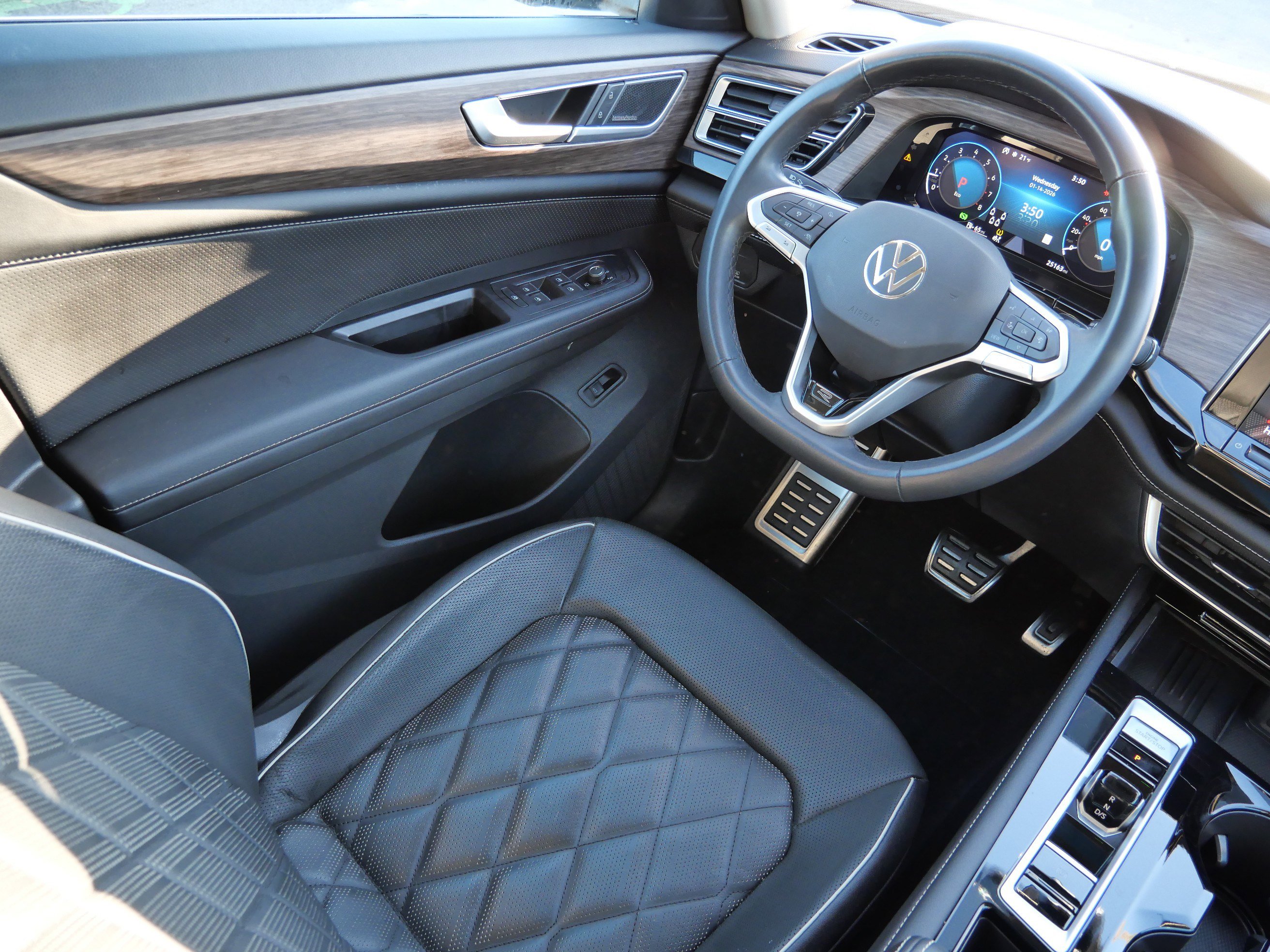 Certified 2025 Volkswagen Atlas SEL Premium R-Line image 9