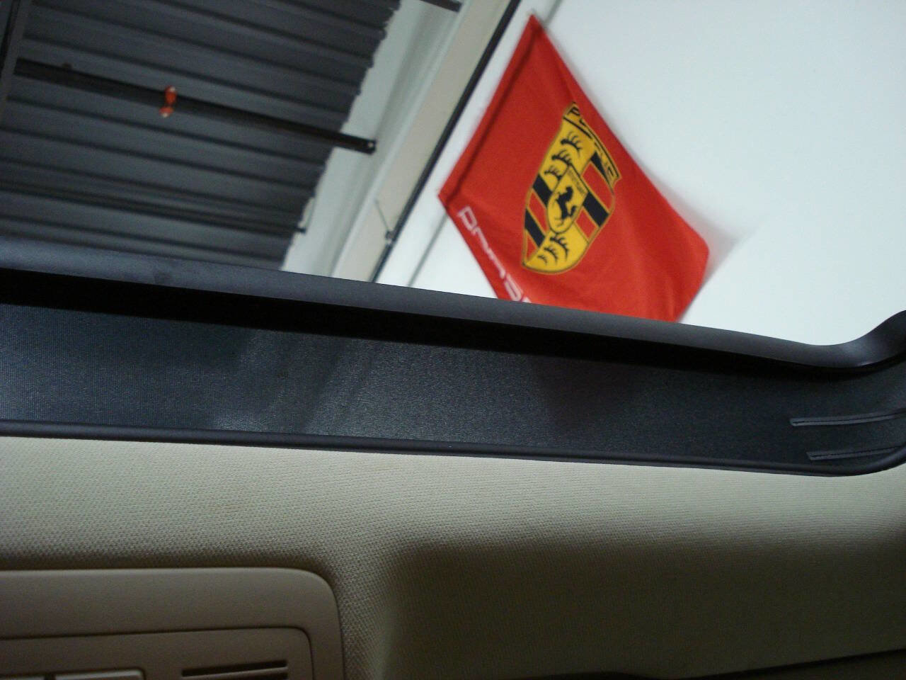 Used 2013 Volkswagen Touareg Sport image 28