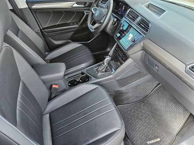Used 2024 Volkswagen Tiguan SE image 18