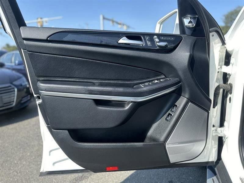 Used 2017 Mercedes-Benz GLS 550 4MATIC image 9