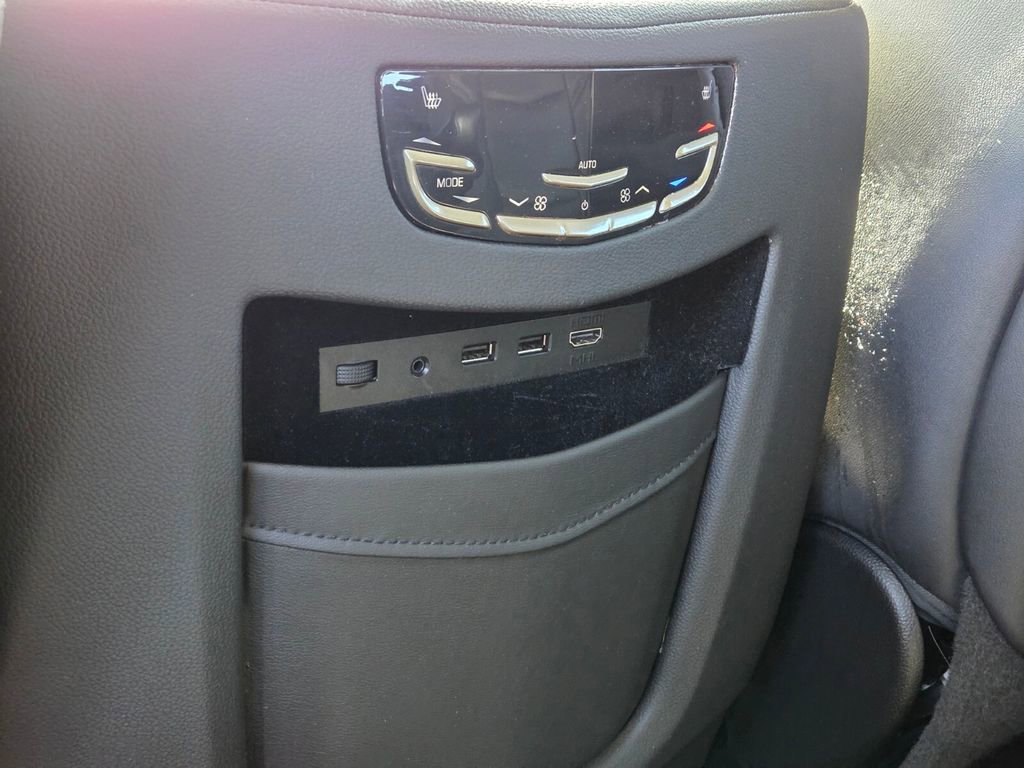 Used 2019 Cadillac Escalade Premium Luxury w/ Escalade Sport Edition AWD/4WD image 17