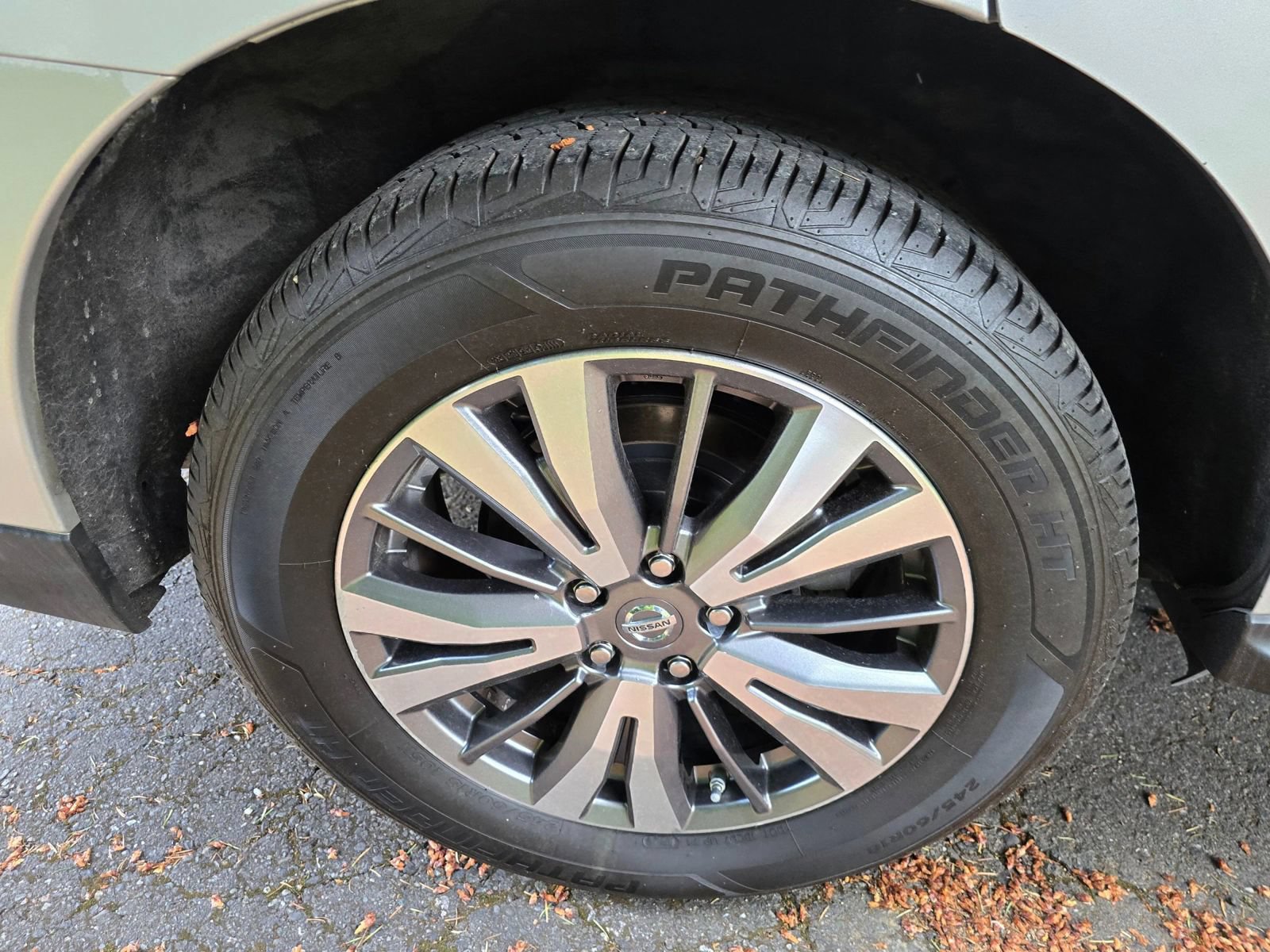 Used 2018 Nissan Pathfinder SV AWD/4WD image 10
