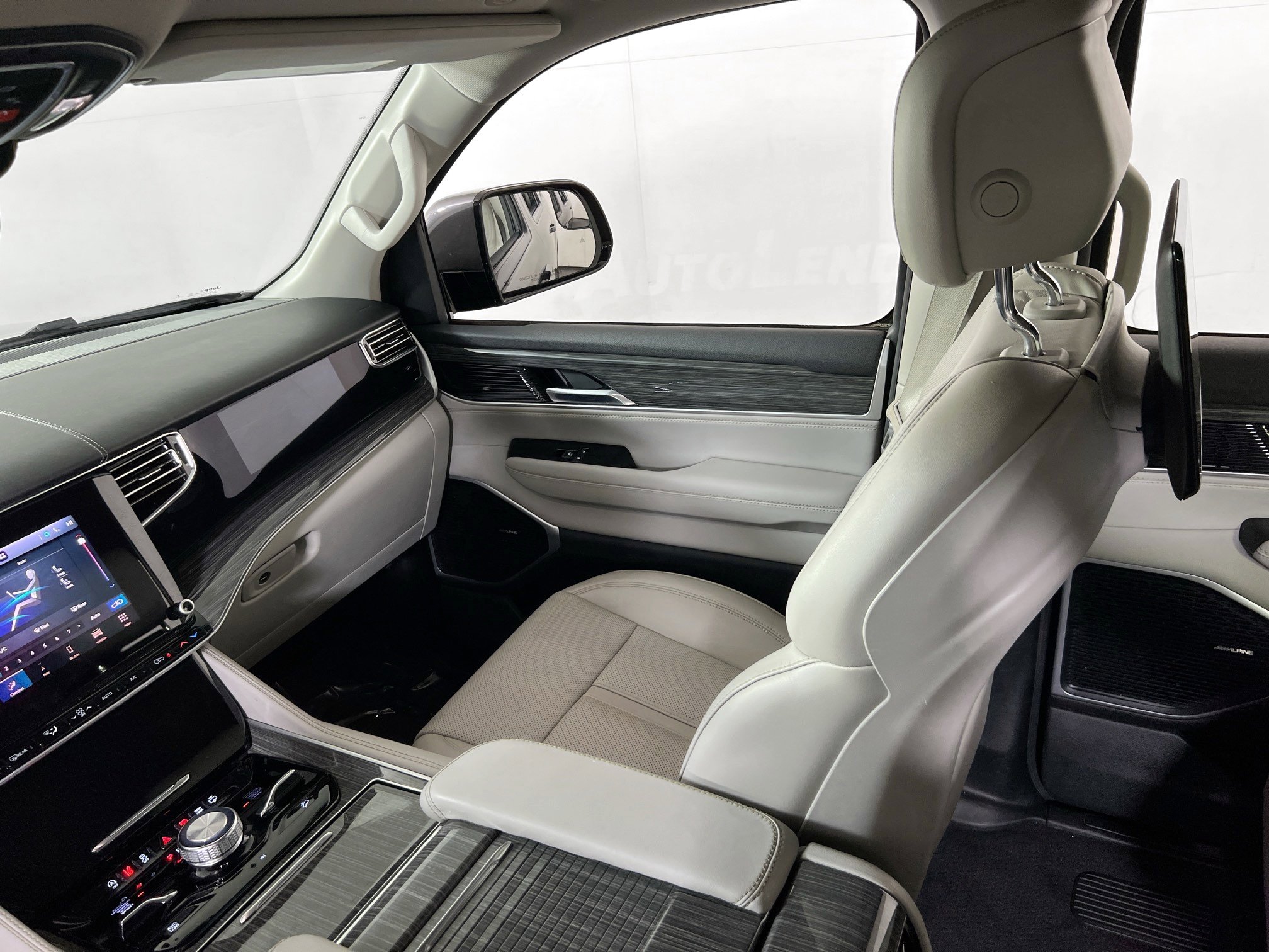 Used 2022 Jeep Wagoneer Series III w/ Rear Seat Video Group 1 image 23