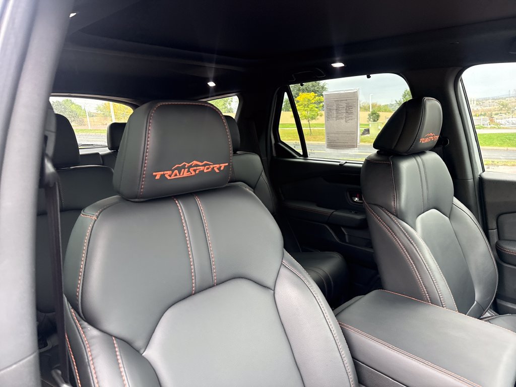 Used 2025 Honda Pilot TrailSport image 33