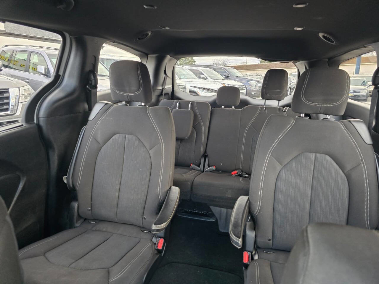 Used 2020 Chrysler Pacifica Touring w/ Advanced Safetytec Group FWD image 24