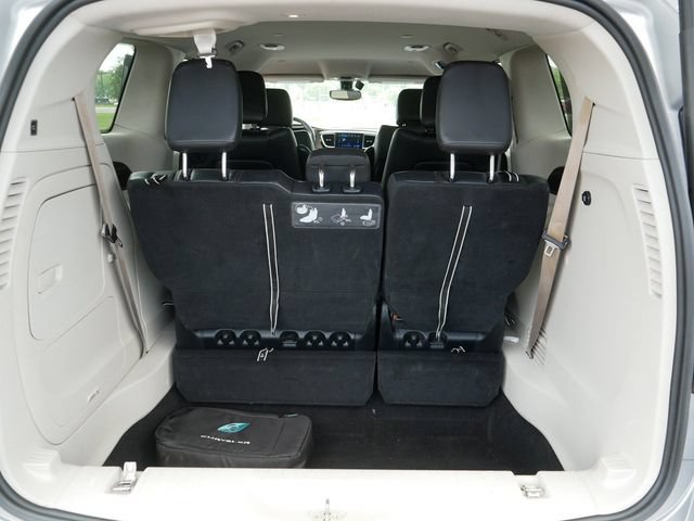 Used 2017 Chrysler Pacifica Premium FWD image 20