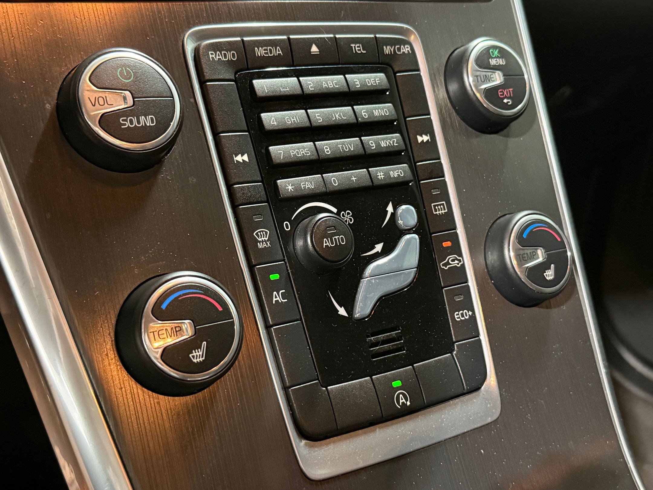 Used 2015 Volvo XC60 T5 Premier image 27