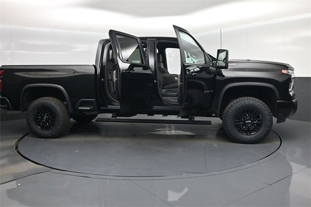 Used 2024 Chevrolet Silverado 2500 ZR2 w/ Technology Package image 64