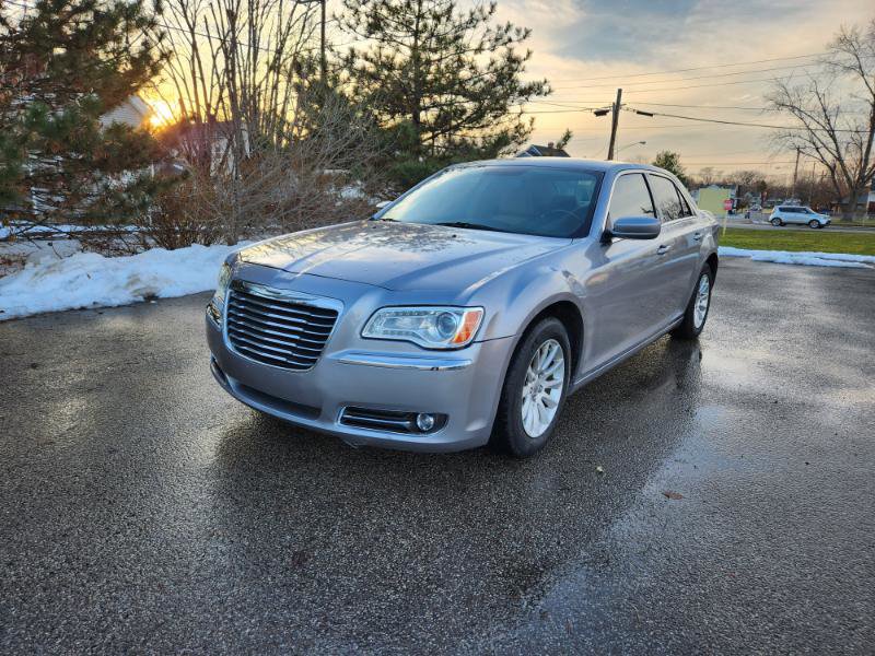 Used 2013 Chrysler 300 w/ Driver Convenience Group image 1