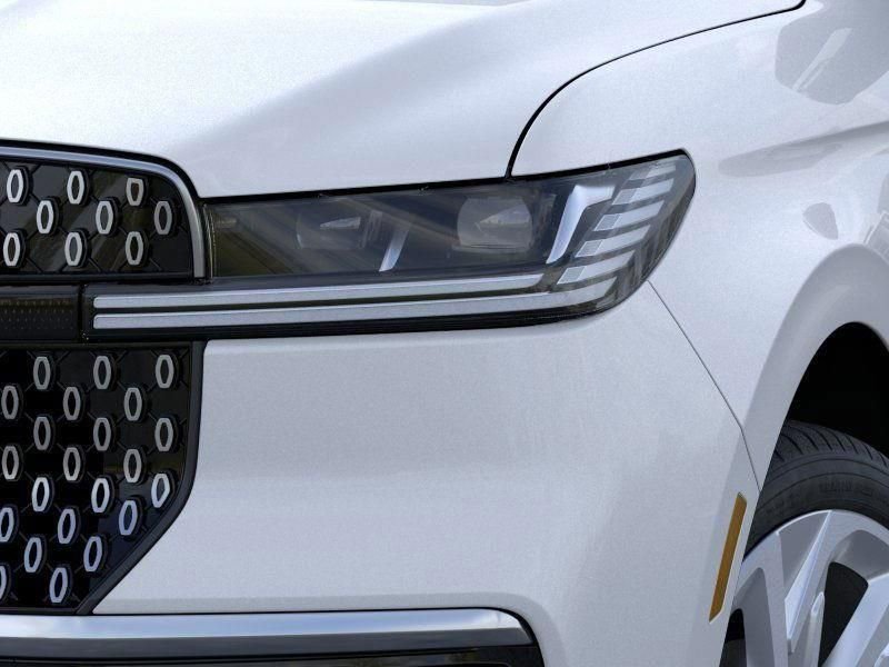 New 2025 Lincoln Navigator Reserve AWD/4WD image 18