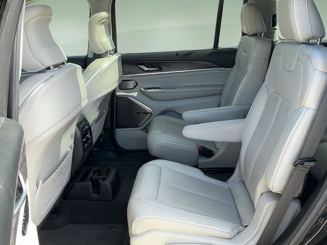 Used 2021 Jeep Grand Cherokee L Overland w/ Luxury Tech Group IV AWD/4WD image 14