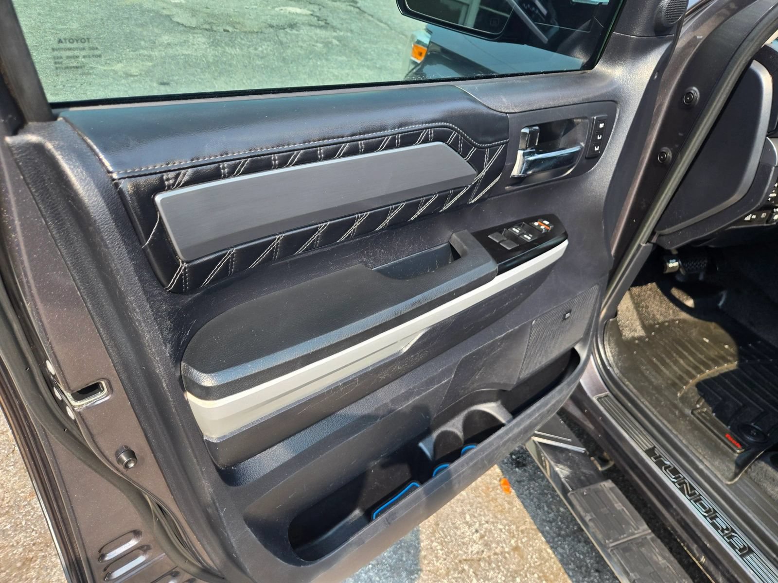 Used 2018 Toyota Tundra Platinum RWD image 9