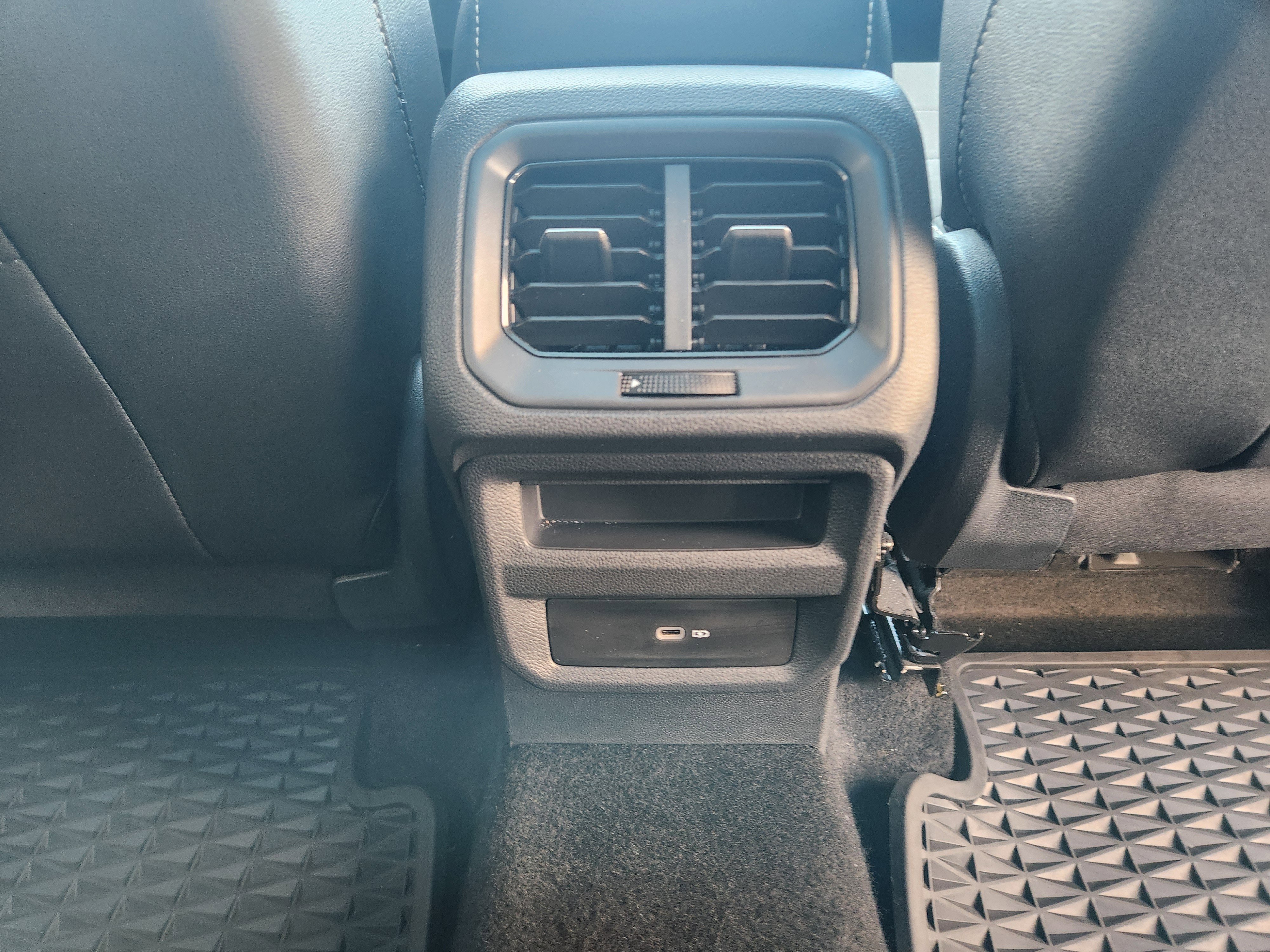 Certified 2023 Volkswagen Taos SE w/ Panoramic Sunroof Package image 26