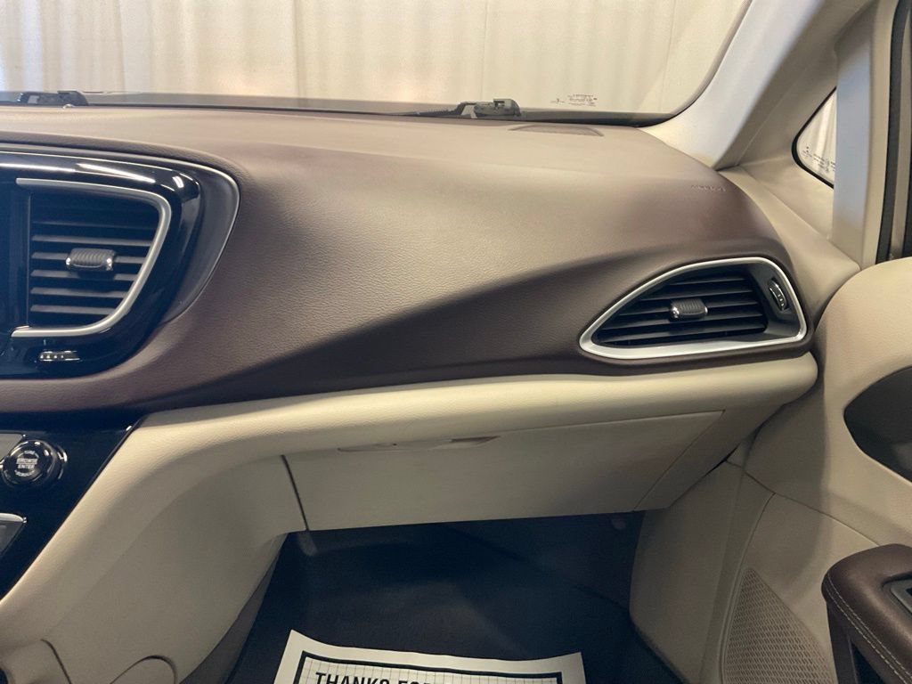 Used 2017 Chrysler Pacifica Touring-L Plus FWD image 28
