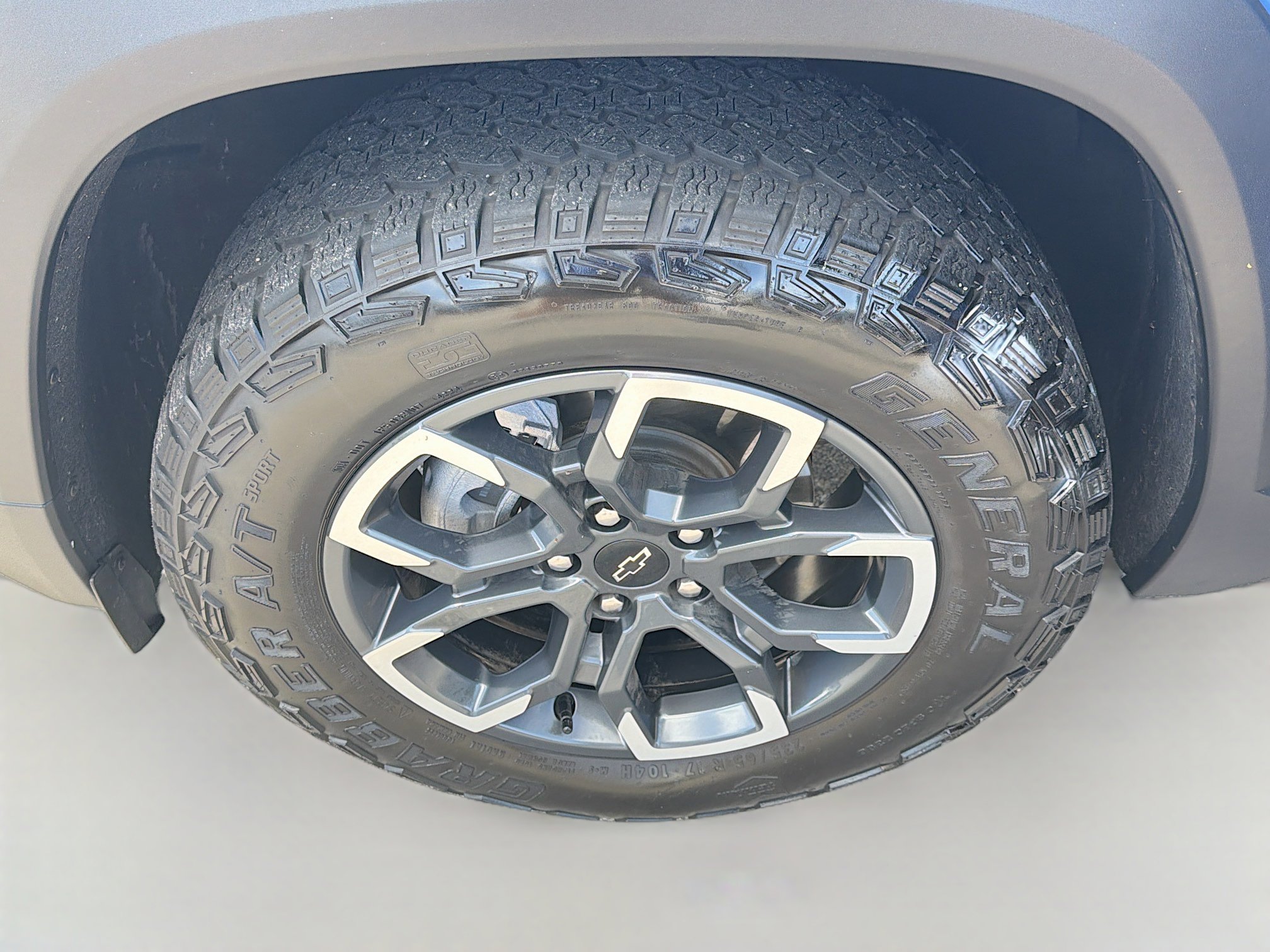 Used 2025 Chevrolet Equinox ACTIV image 37