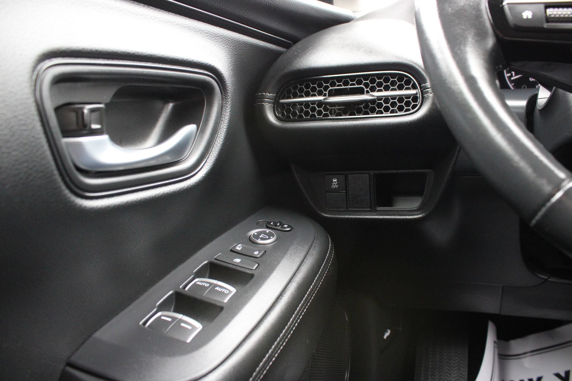 Used 2025 Honda HR-V EX-L image 23