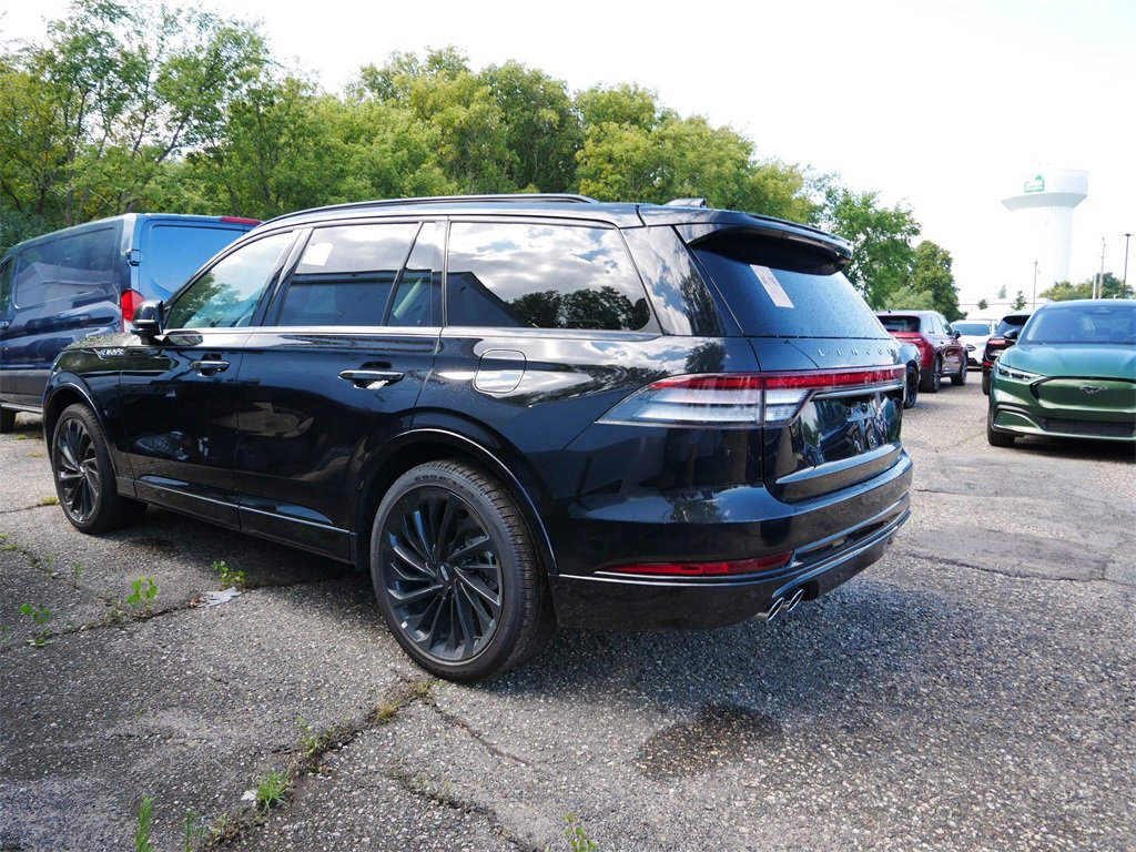 Used 2025 Lincoln Aviator Reserve w/ Equipment Group 201A image 3