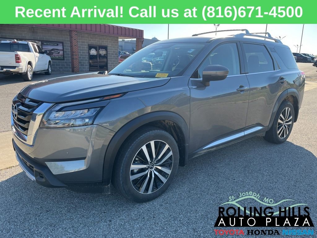Used 2025 Nissan Pathfinder Platinum w/ Cargo Package