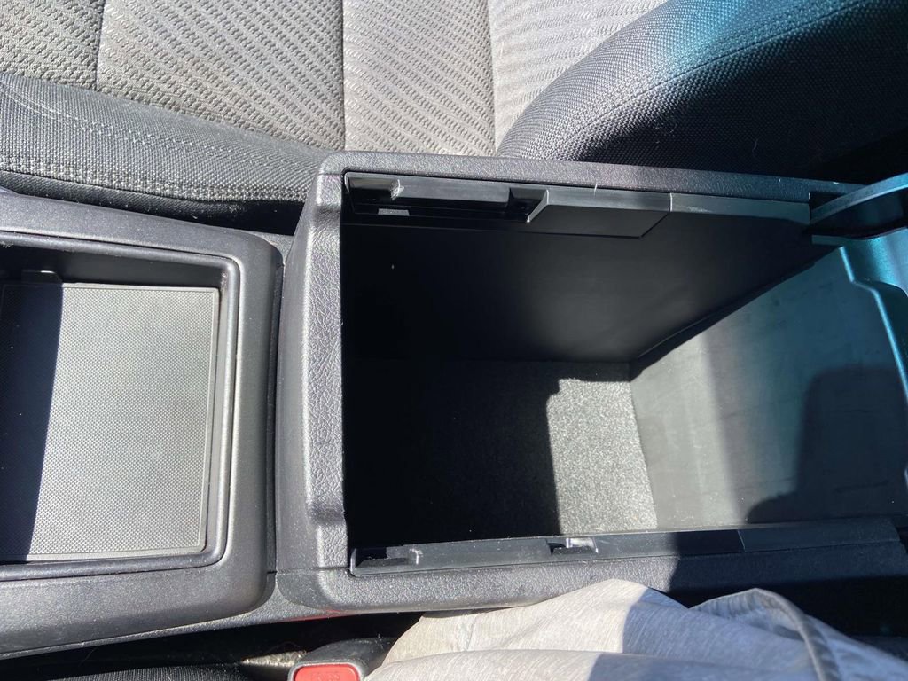 Used 2017 Toyota Camry LE image 29